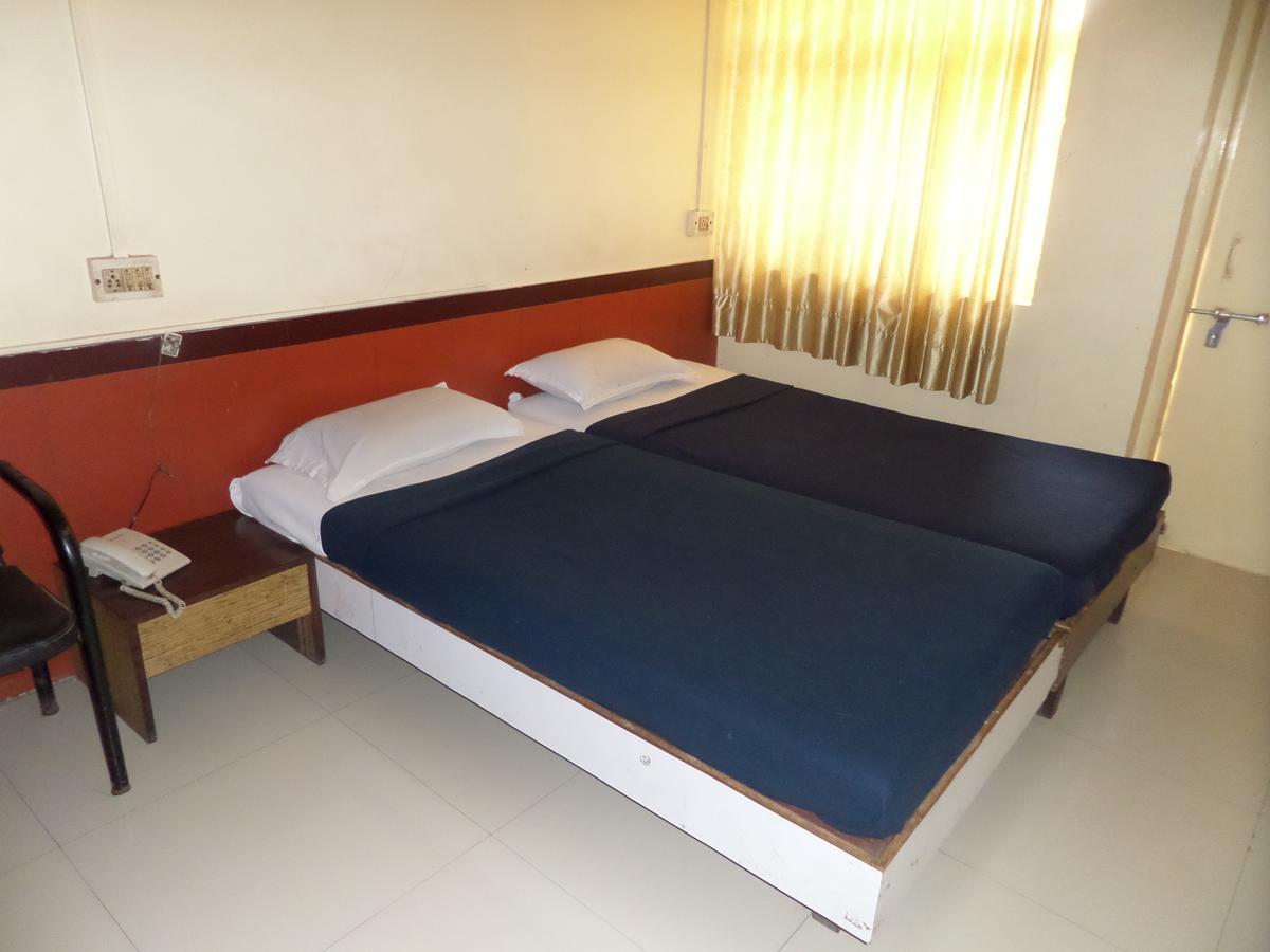 Hotel Sadanand Sāngli Екстериор снимка
