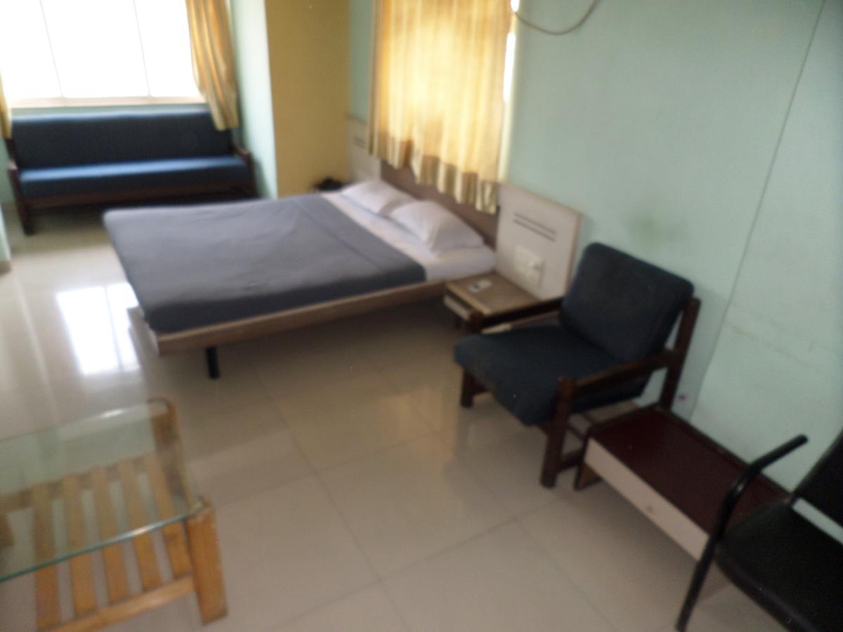 Hotel Sadanand Sāngli Екстериор снимка
