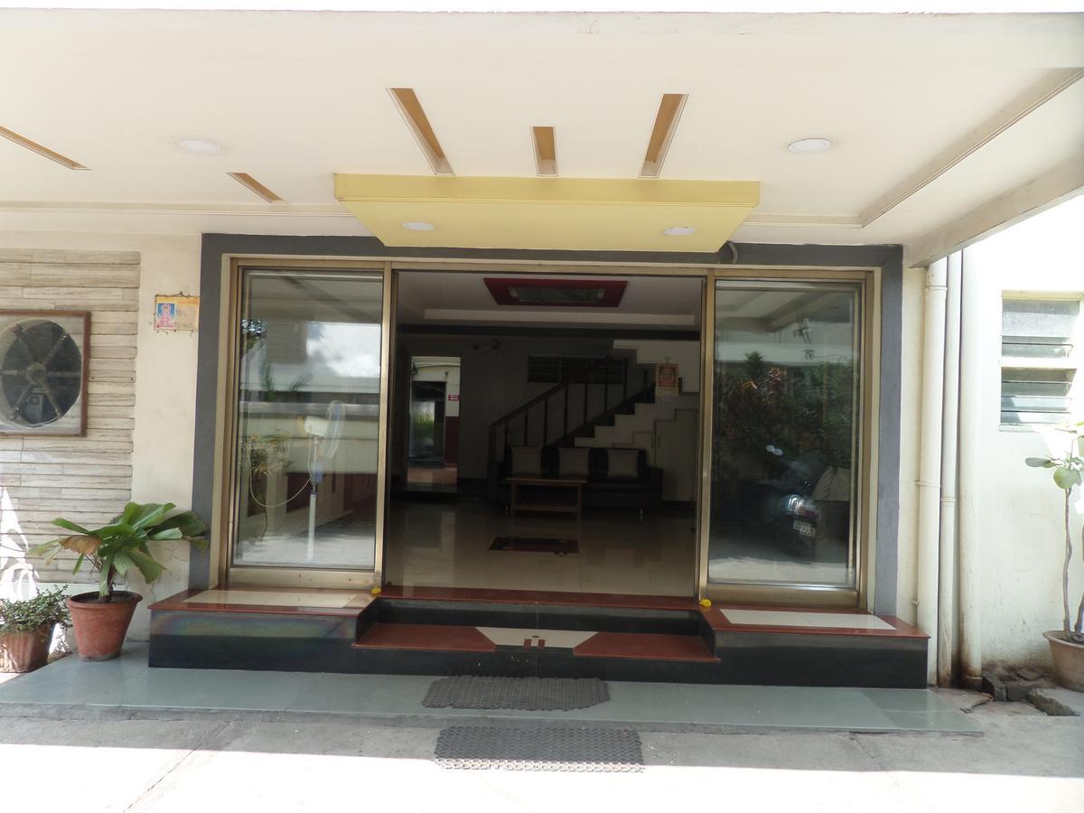 Hotel Sadanand Sāngli Екстериор снимка