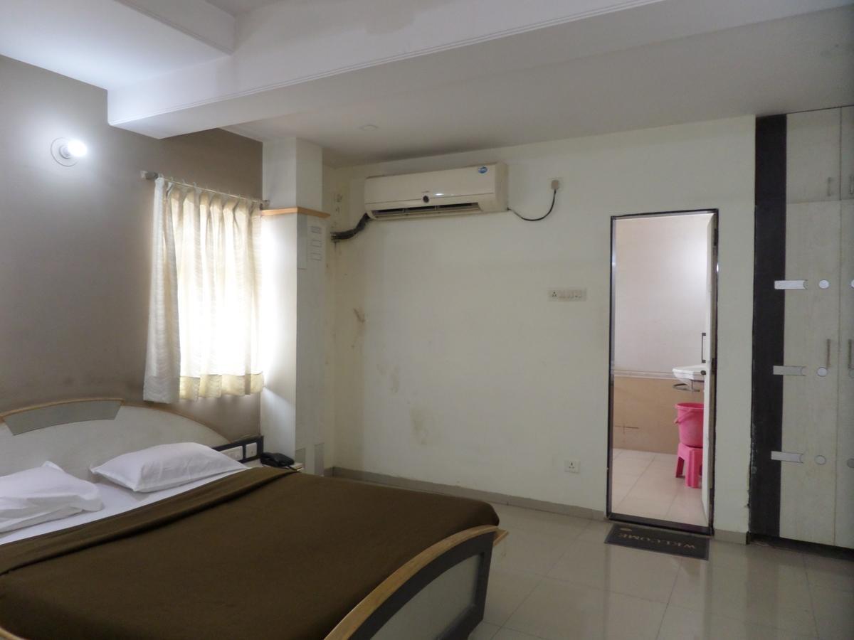 Hotel Sadanand Sāngli Екстериор снимка