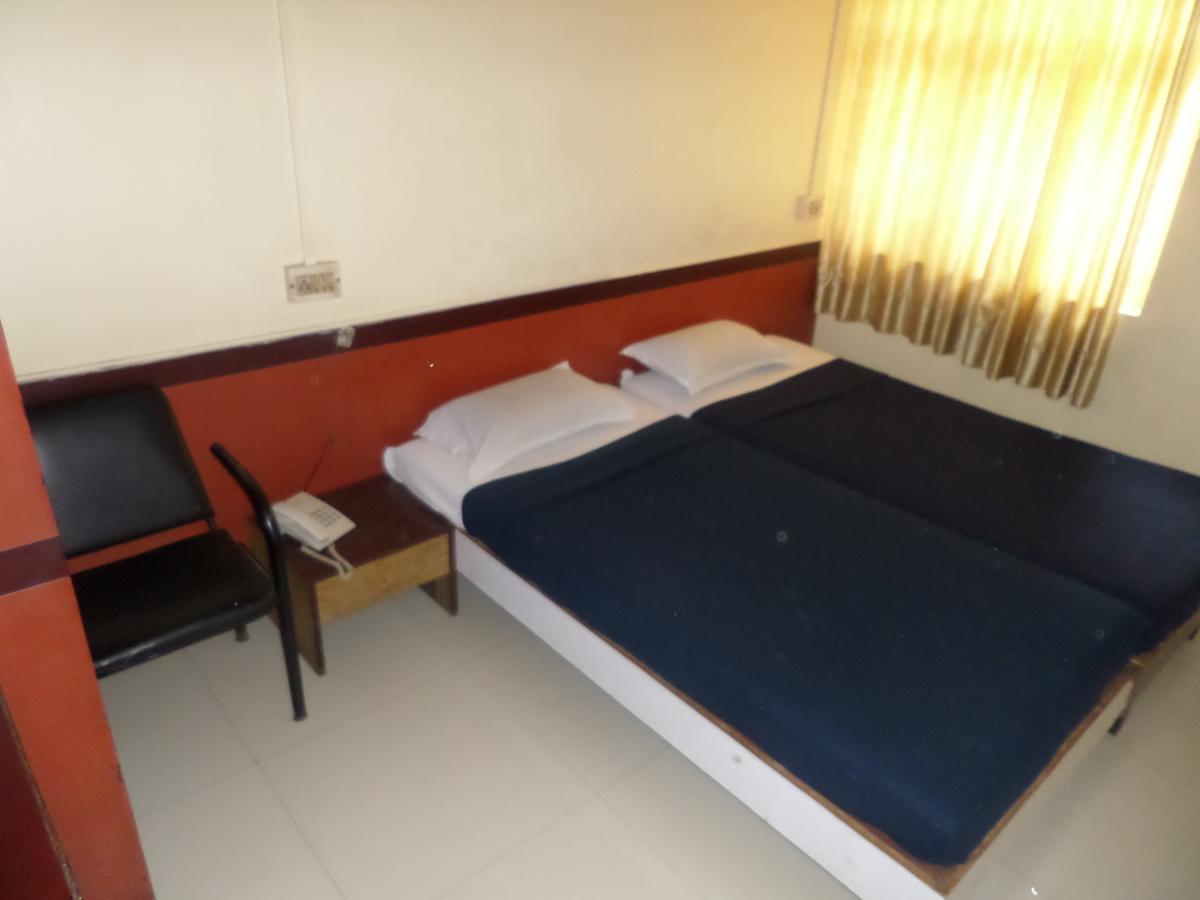 Hotel Sadanand Sāngli Екстериор снимка