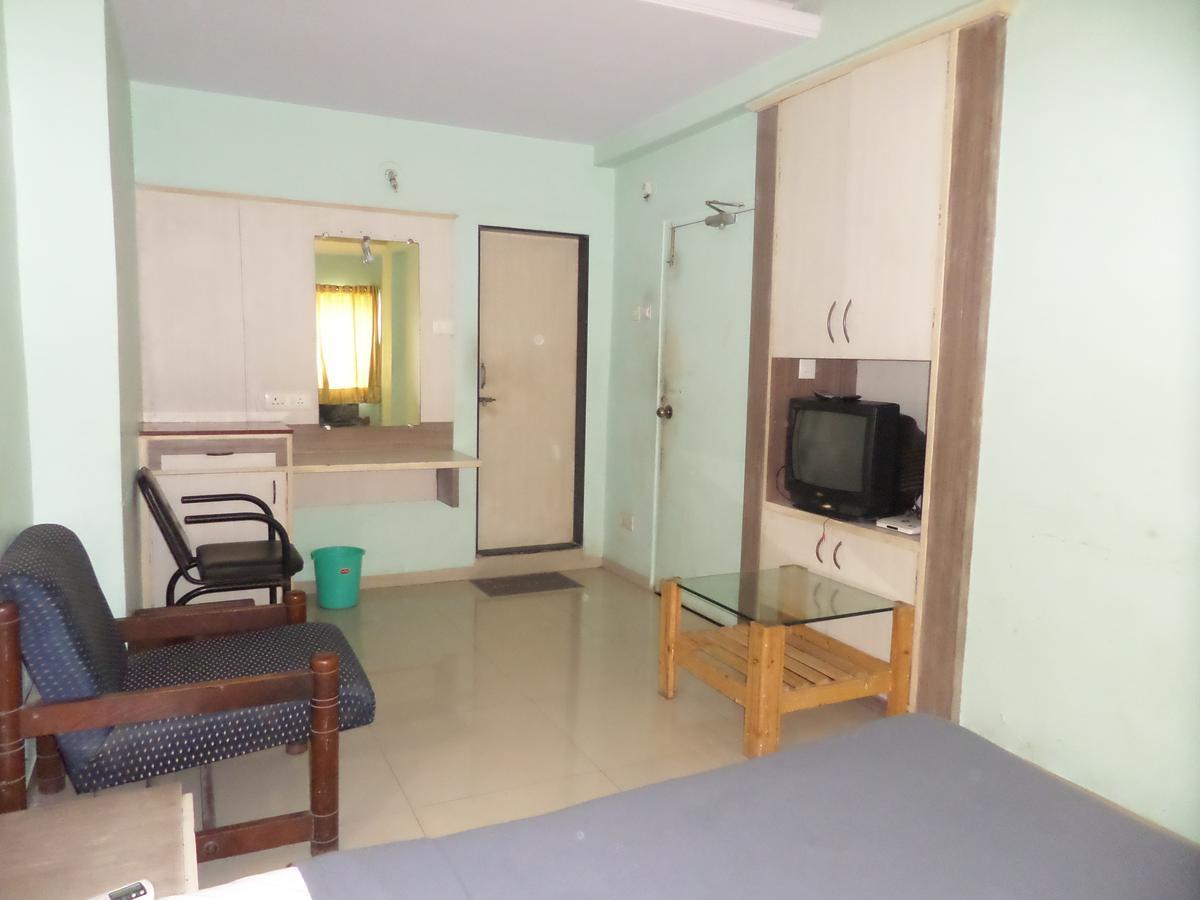 Hotel Sadanand Sāngli Екстериор снимка