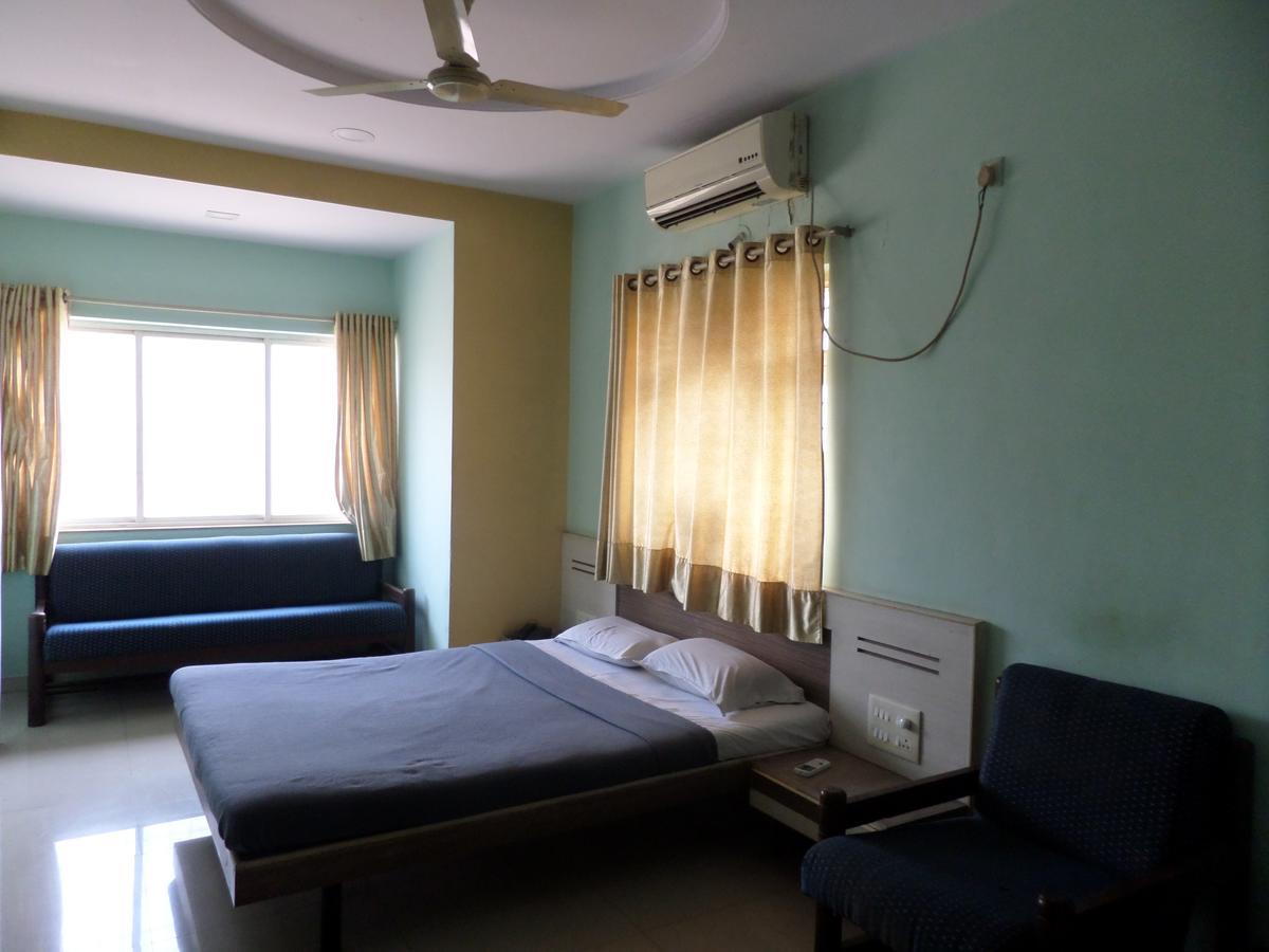 Hotel Sadanand Sāngli Екстериор снимка