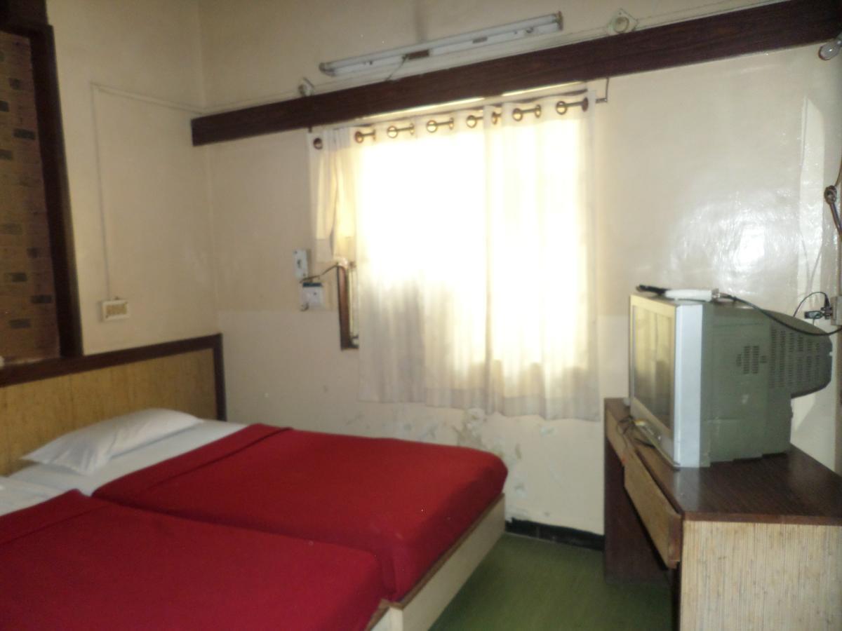 Hotel Sadanand Sāngli Екстериор снимка